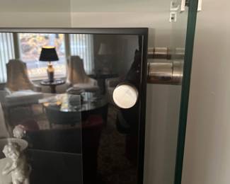 Living Room: Now you can better see the glass top and one glass side that surround the display cabinet, as mentioned in the previous photo.