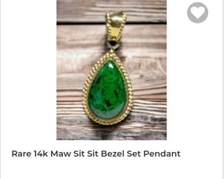 Maw sit sit Bezel set in 14k yellow gold