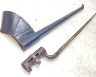 ANTIQUE 3 EDGE BAYONET w LEATHER SHEATH,