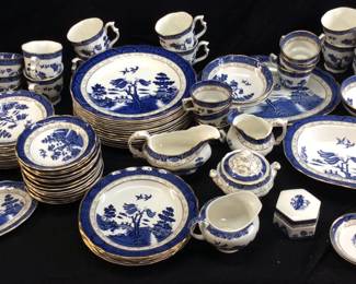ROYAL DOULTON CHINA SERVICE SET