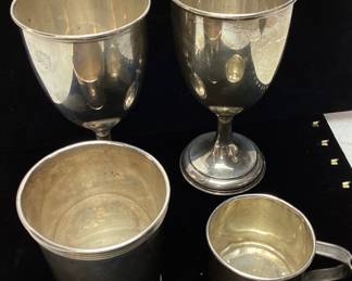 4 PIECES OF STERLING SILVER, 2 INTERNATIONAL
SILVER, 460 GRAMS, 