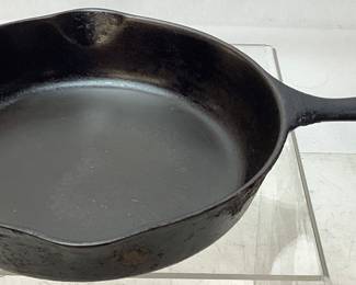 WAGNER WARE SIDNEY CAST IRON FRYING PAN,
