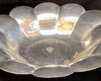 GORHAM STERLING SILVER BOWL, 28.552 TROY OUNCES