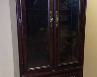  KINCAID FURNITURE LIGHTED CABINET w 3 