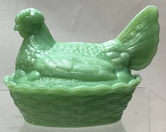 JADEITE HEN ON A NEST, 7 L