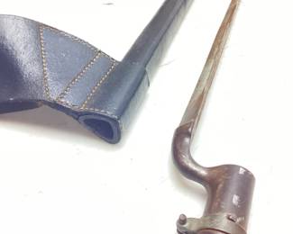 ANTIQUE 3 EDGE BAYONET w LEATHER SHEATH,