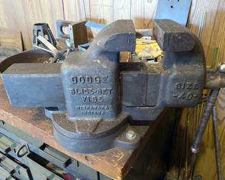 LARGE DODGE MANUFACTURING MISHAWAKA Vise