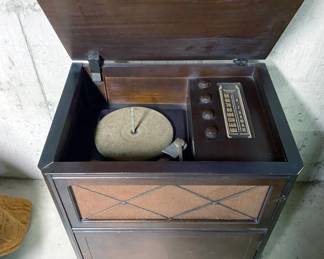 Vintage BENDIX AVIATION Floor Radio