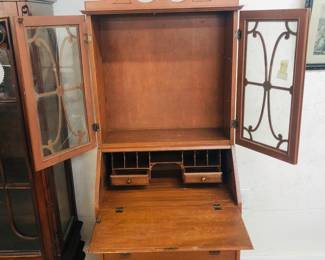 Secretary made in Illinois 