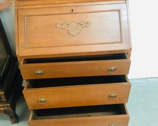 Secretary made in Illinois 