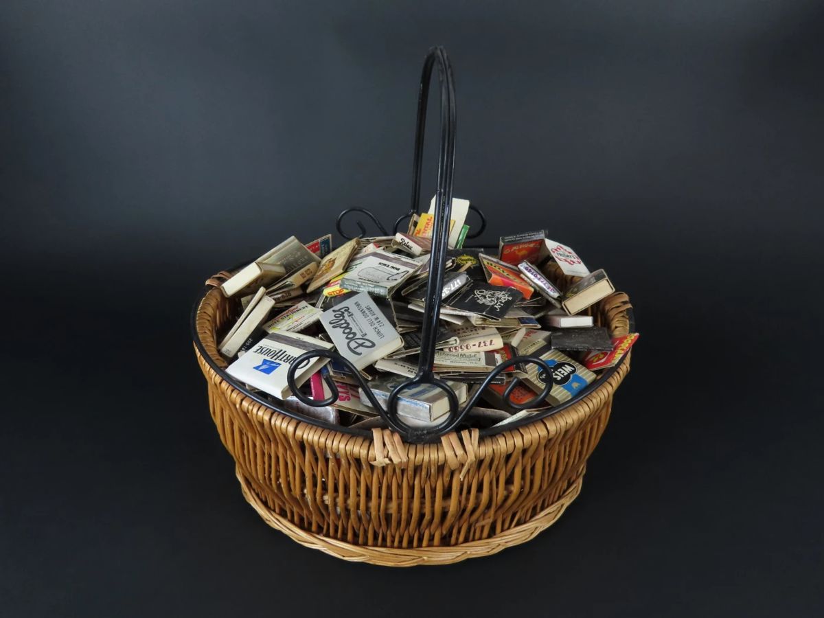 Dealer Liquidation Vintage Treasure Trove... starts on 11/19/2023