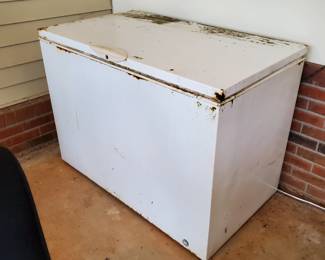 Frigidaire Commercial Chest Freezer, great for extra storage in garage or carport