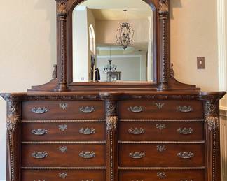 Mollai Mirrored 8 Drawer Dresser