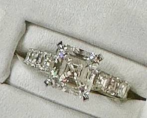 4.5 CT ASSCHER CUT LADY 'S RING 