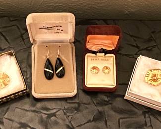 MORE 14K GOLD EARRINGS AND EARRING JACKETS IN 14K. AND A VERY NICE COLLECTION OF SCRAP GOLD IN 14K AND 18K COME ON INVESTERS GIFT GIVERS AND COLLECTERS GOLD IS NOW OVER 2000 A TROY OUNCE.