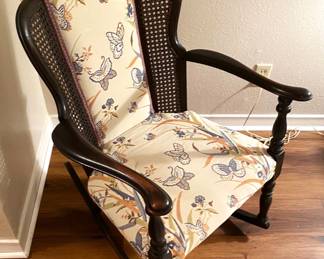 GORGEOUS ANTIQUE ROCKING CHAIR.