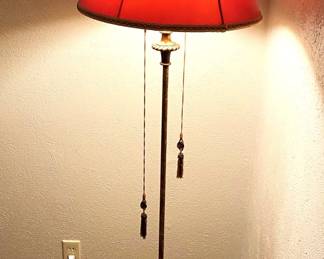 FANTASTIC DOUBLE PULL ANTIQUE FLOOR LAMP.