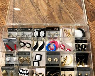 SWEET COLLECTION OF VINTAGE EARRINGS.