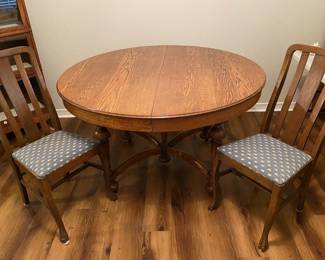 GORGEOUS ANTIQUE DINING TABLE WITH 4  CHAIRS.