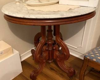 EXSQUISITE ANTIQUE MARBLE TOP TABLE ON CASTERS.