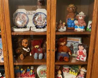VINTAGE SMOKEY THE BEAR, WIZARD OF OZ SETS, JOHN WAYNE AND MORE.