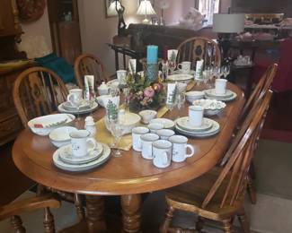 Oak table w 3 leaves / 6 chairs