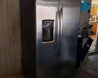 GE side by side refrigerator 