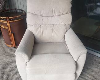 LA Z BOY swival rocker recliner 