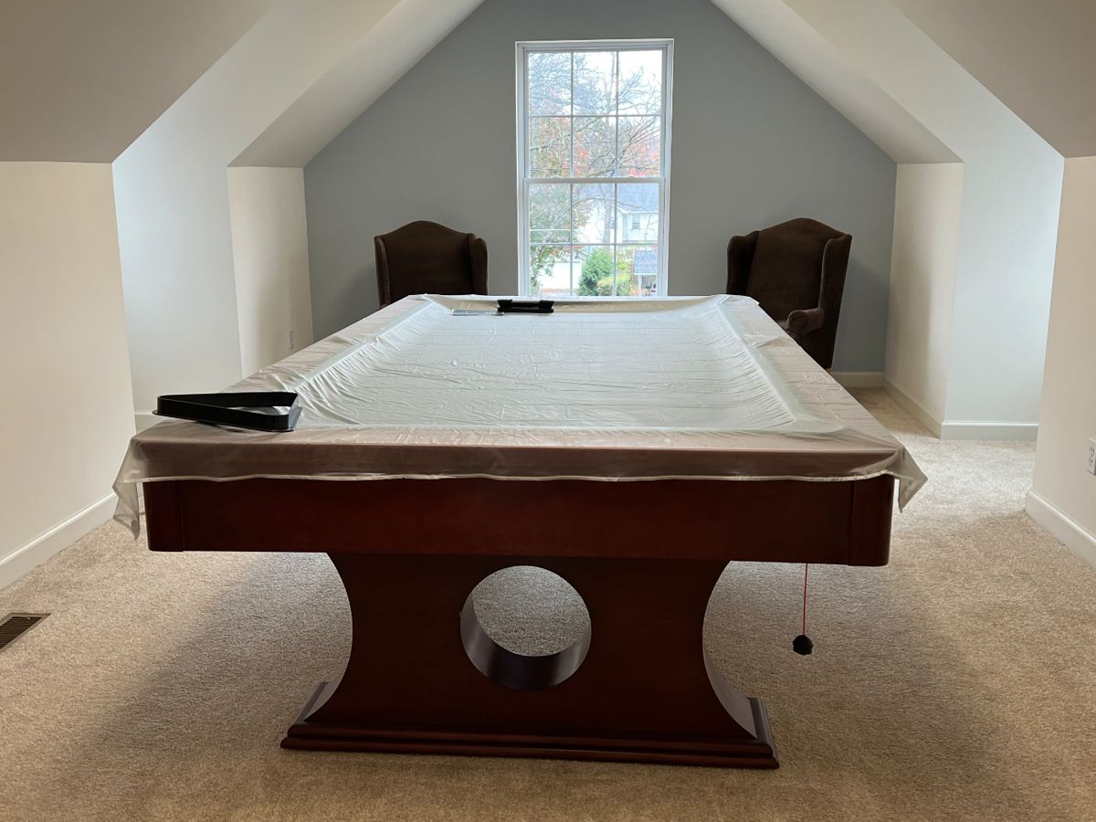 GREAT LOOKING POOL TABLE