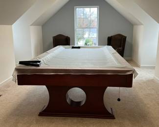 GREAT LOOKING POOL TABLE