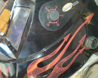 Welding helmet