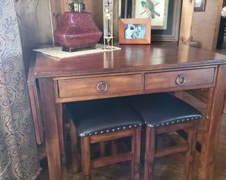 Drop leaf table w/4 stools