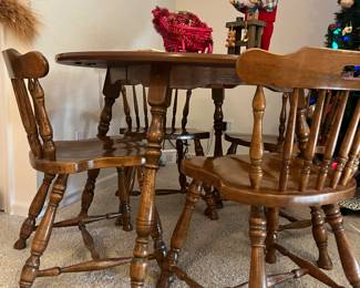 Round table & 4 chairs