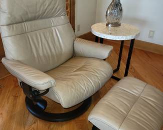 Stressless chair & ottoman