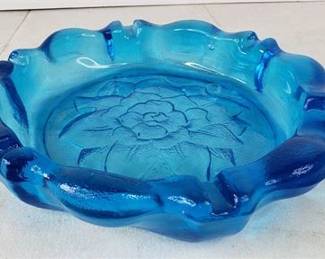Lot 186   3 Bid(s)
Floral Etched Blue Glass Ash Tray