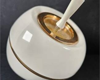 Lot 012   14 Bid(s)
Korex Electro Match Matchless Lighter Model 3H Desk & Table Lighter'