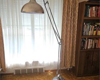 Lot 020   9 Bid(s)
Muno Swivel Multi-Position Chrome Floor Lamp