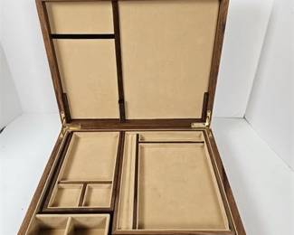 Lot 082   5 Bid(s)
Gentleman's Dresser Organizer Felt Lined Box RaGar Exotic Hardwoods