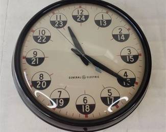 Lot 377   31 Bid(s)
Vintage 16" General Electric Wall Clock