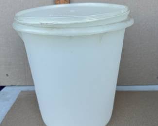 Large Tupperware Canister $6.00