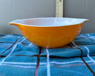 Pyrex Orange Daisy$18.00