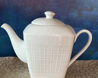 Roscher Porcelain Teapot $8.00