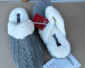 Chaps Size Large 9-10 Slippers New $9.00