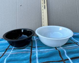2 Black and White Clear Bottom Pyrex Bowls $10.00