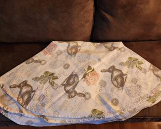 Rabbit Round tablecloth 70 Inch No Stains $6.00
