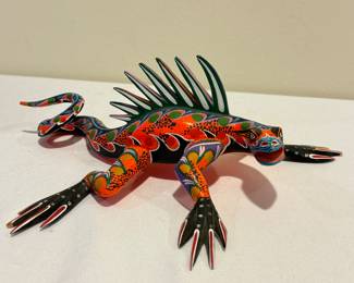 Oaxaca Mexico Wooden Hand Painted Gila Monster by Manuel Jimenez Hdz, measuring about 12" long and 4 inches tall. 

Item is in as-is condition with some chips to the wood
