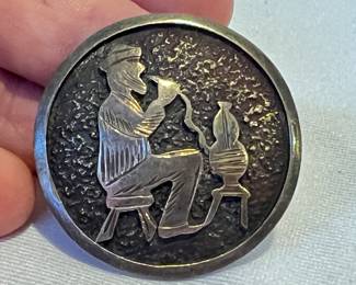 Vintage Middle East Sterling (900) Brooch, measuring 1.5 inches. 

The clasp is broken.