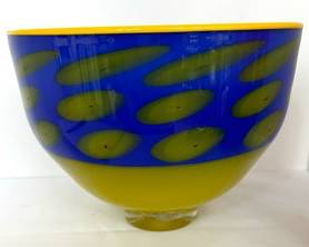 Signed Hand Blown Art Glass by Thomas Maras that measures 7 inches tall and 9 inches in diameter. Lovely combination of colors! 