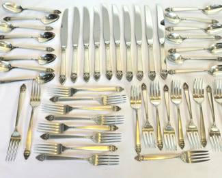 Vintage Sterling Silver Oneida King Cedric Flatware. 

Includes 10 dinner knives, dinner forks and salad forks and 15 teaspoons. 

Weight: 1,255.41 grams (not including the dinner knife handles)