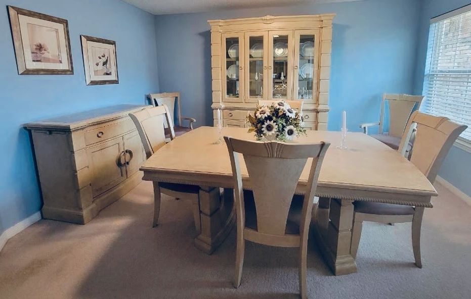 BEAUTIFUL & PRISTINE WHITE OAK FURNITURE... starts on 11/20/2023